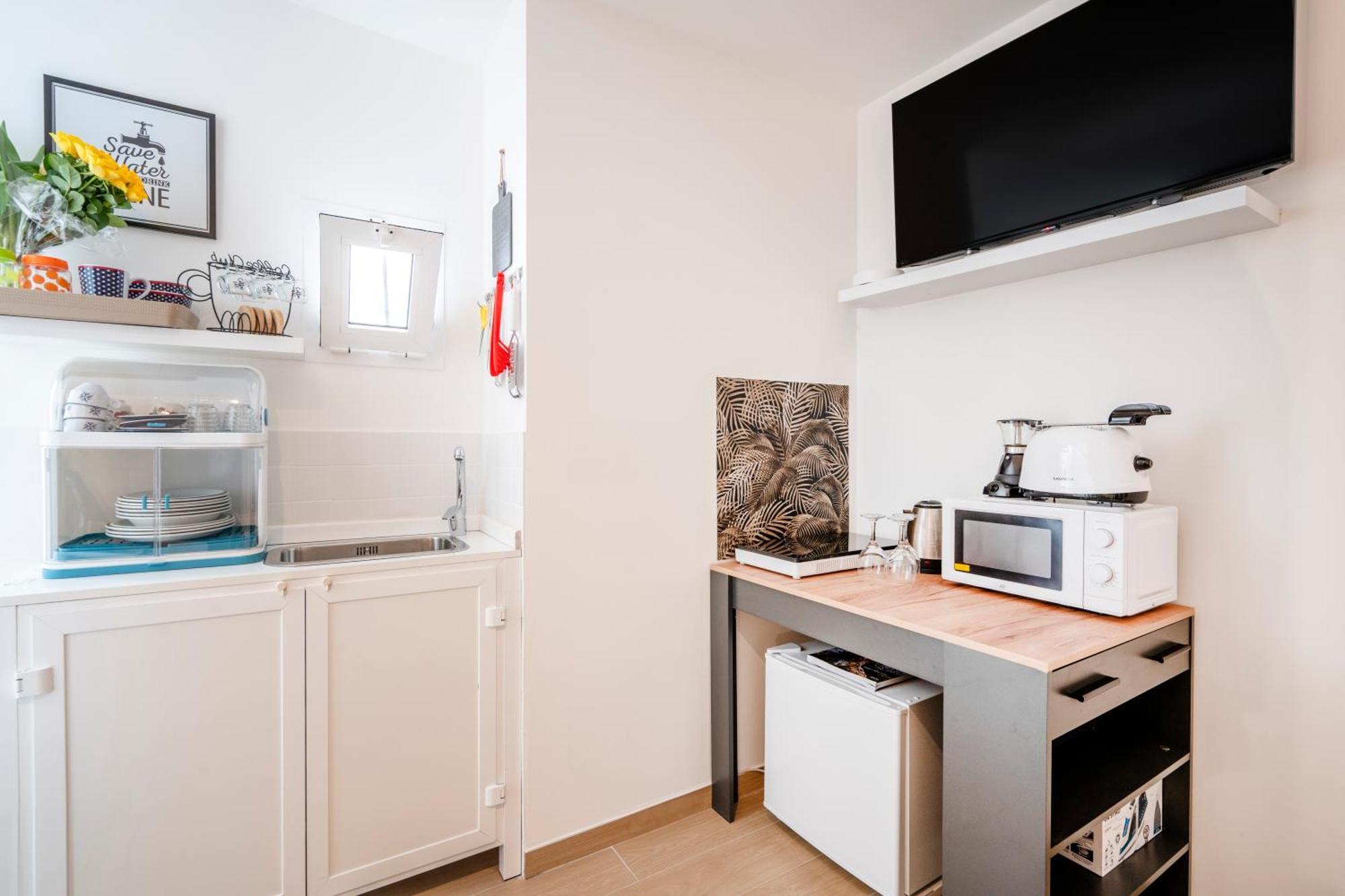 4 - Lovely & Functional Apartment *